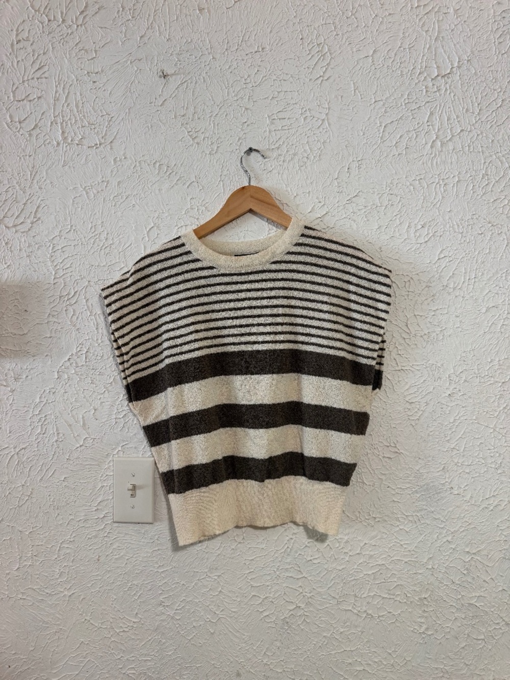 Miou Muse Cream Brown Striped Sweater Vest Size Medium Soft Knit Casual Boho